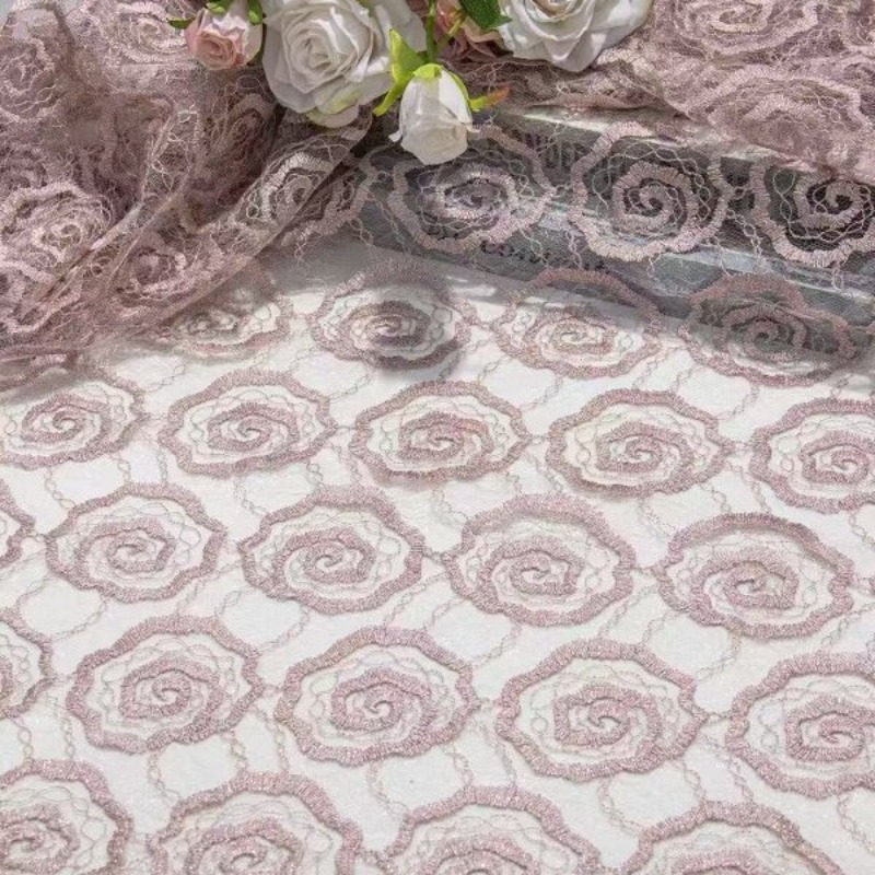 Haftowana tiulowa koronka z ok – Lace Dress recenzja i cena