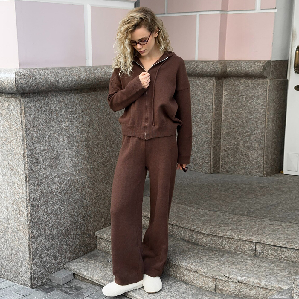 Sportowy komplet z kapturem i  – Womens Suit recenzja i cena